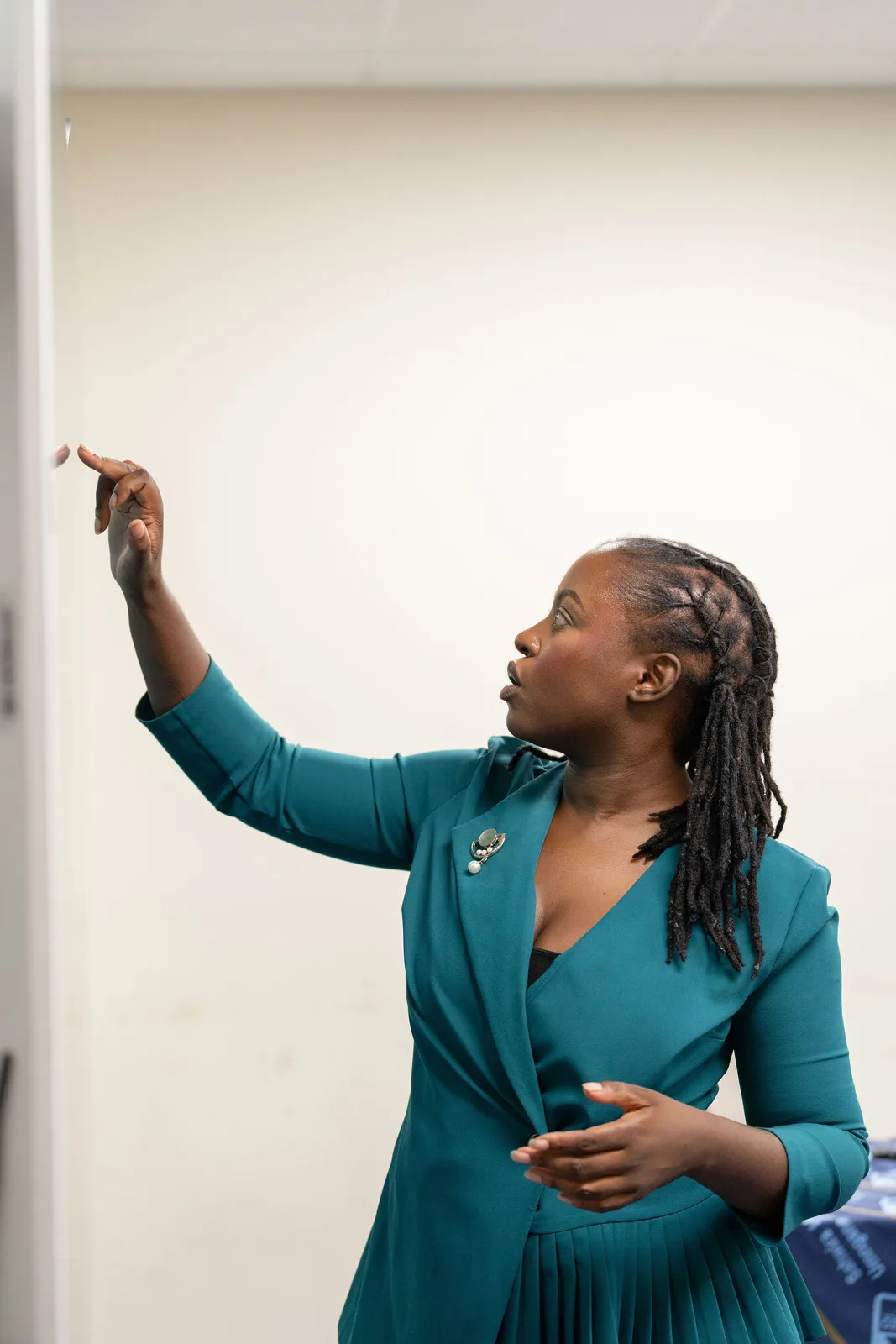 Korrine Sky mapping the 250 to 5,000 growth question on the whiteboard