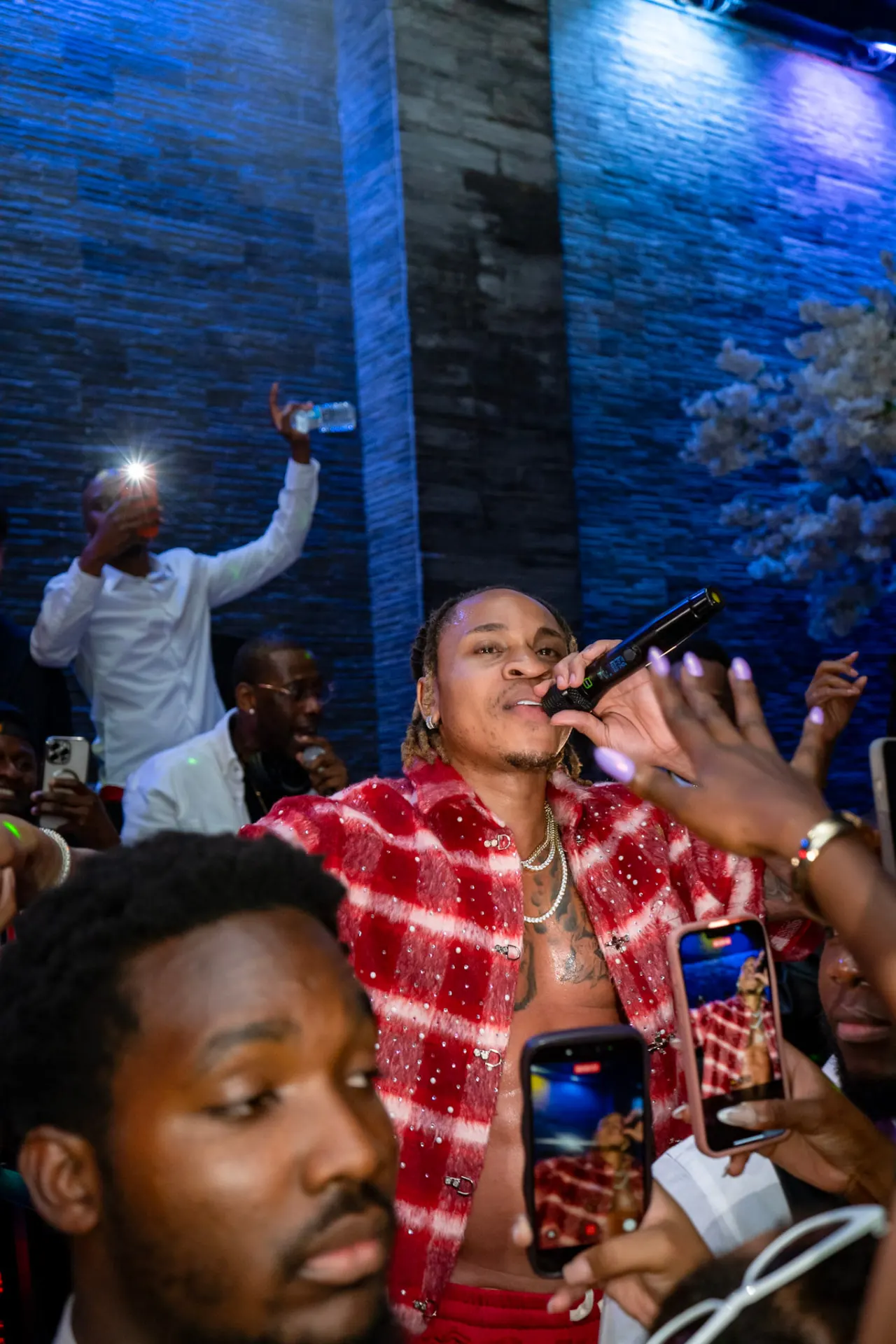 Rotimi close up on the mic with the audience filming